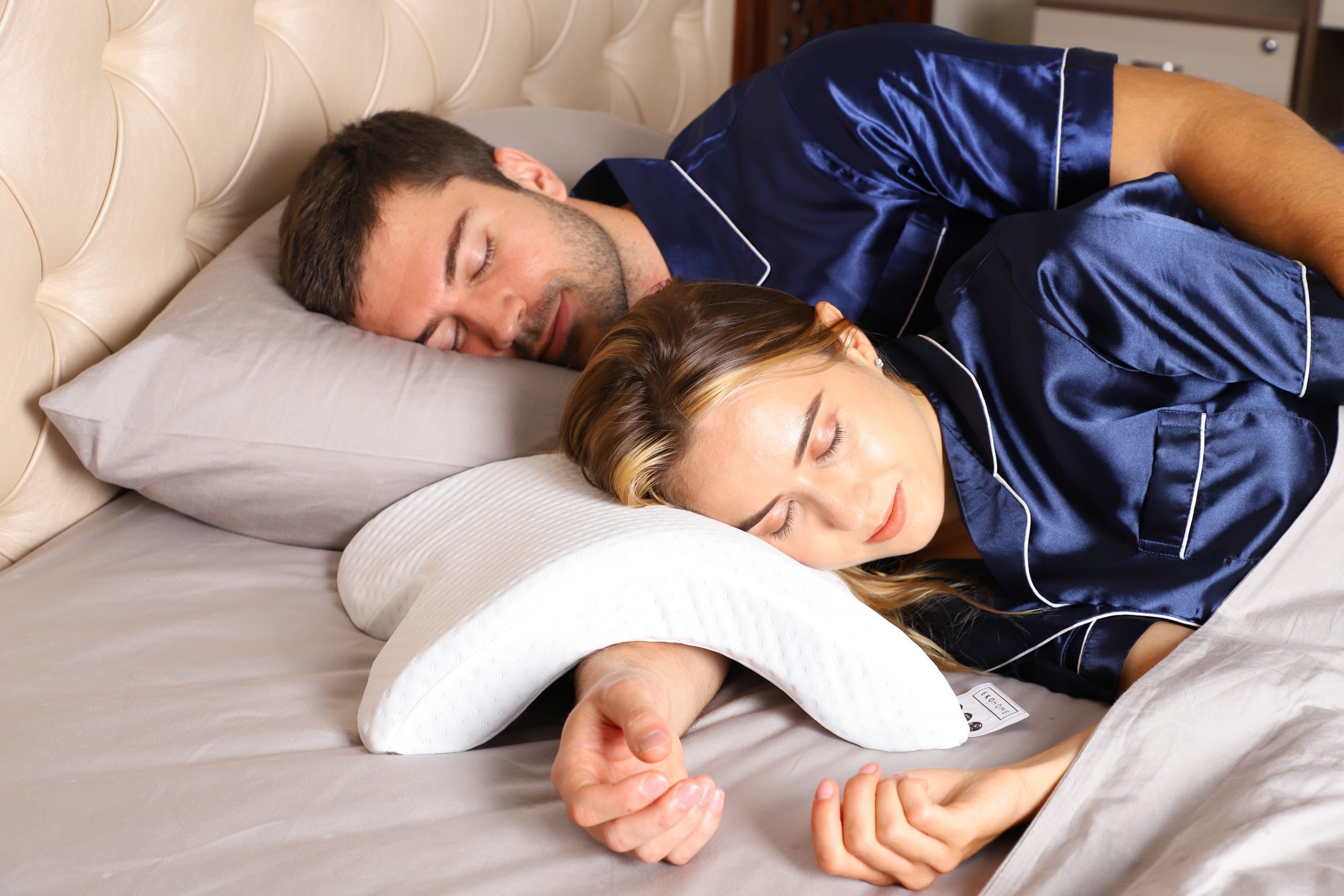 NeckRelax Couple Pillow Review 2022: Don't Miss This!! 7 IMG 9123 Phuong Huynh Thi Xuan scaled